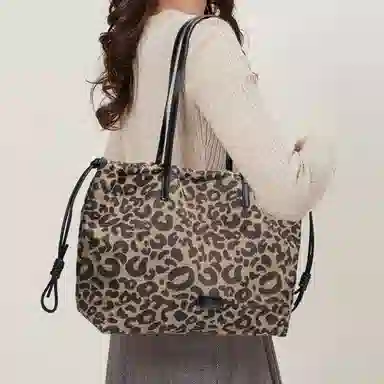 VANDEE Commuter Tote Bag