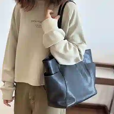 Vandee Tote Bag