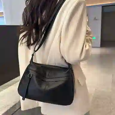 VANDEE Classic Leather Crossbody Bag