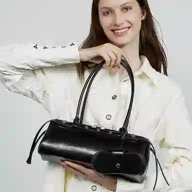 VANDEE Retro Shoulder Bag