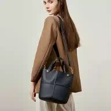 VANDEE Bucket Bag