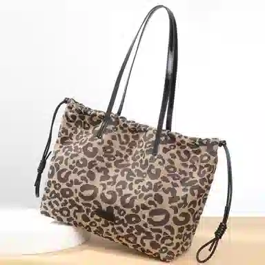 VANDEE Commuter Tote Bag