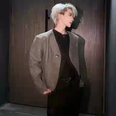 虫小绿 潮流纯色无领垫肩外套夹克短款高级感痞帅英伦雅痞男装休闲西服西装 男女同款