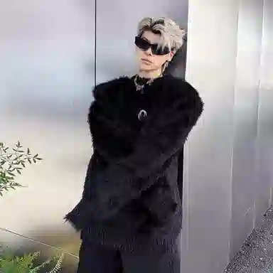 虫小绿 潮流高级感仿貂绒垫肩圆领上衣秋冬季美式复古潮牌设计宽松慵懒风毛衣休闲百搭痞帅套头针织衫 男女同款