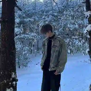 虫小绿 美式水洗做旧短款高级感痞帅发型师潮牌男装垫肩设计感夹克上衣金属装饰宽松休闲小立领拉链牛仔外套 男女同款