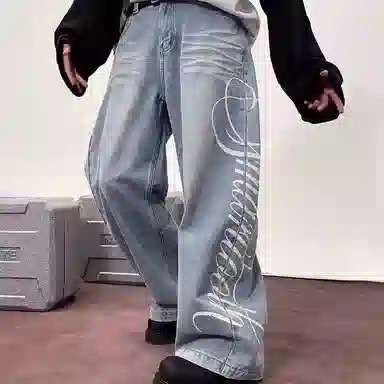 虫小绿 美式复古水洗蓝猫须花体字母印花弯刀休闲长裤子春秋季百搭潮流慵懒松弛感高街设计感阔腿直筒牛仔裤 男女同款