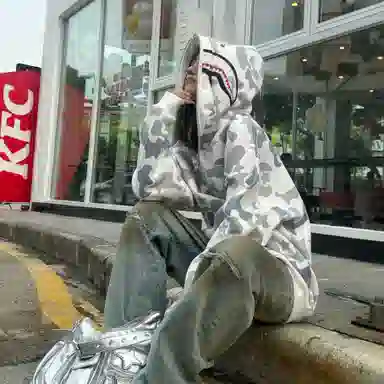 虫小绿 美式复古高街潮流假两件双帽涂鸦卡通鲨鱼头万针刺绣宽松运动外套潮牌通勤百搭满印迷彩长袖上衣帽衫拉链开衫卫衣 男女同款