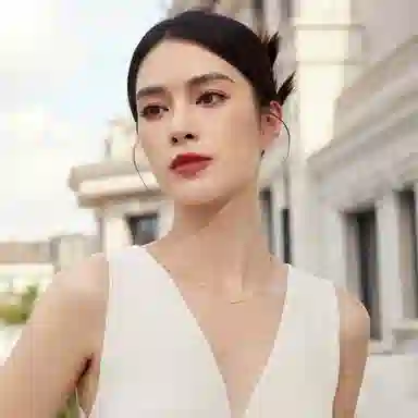 六福珠宝 轻奢小众典雅素链 足金 按克计价 黄金项链 女款