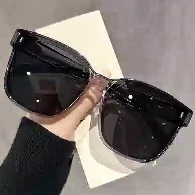 Cranta Komeia ins TR90