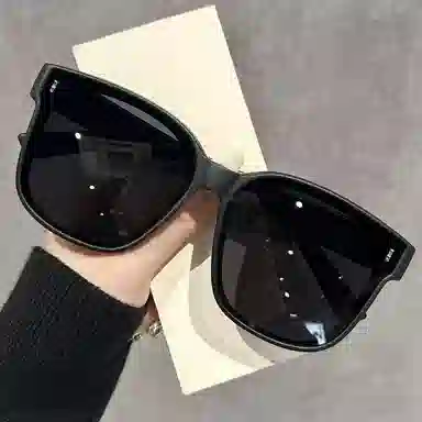 Cranta Komeia ins TR90