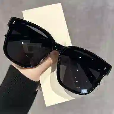 Cranta Komeia ins TR90