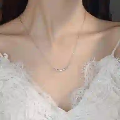 925