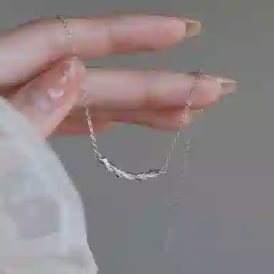 925