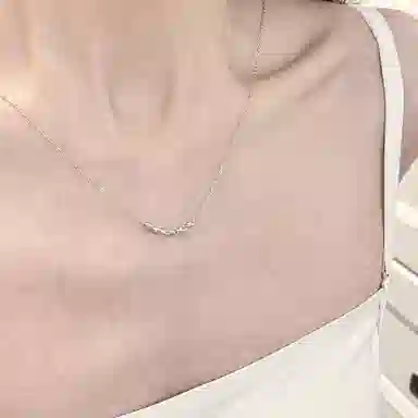 925