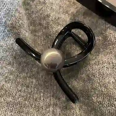 OFLY Pearl Claw Clip Black