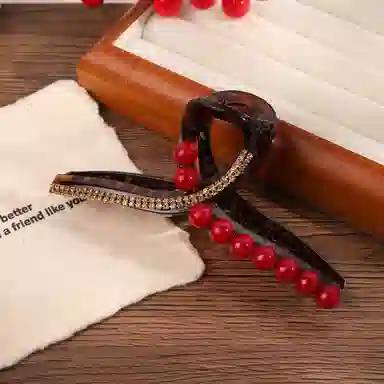 OFLY Large Red Shark Clip