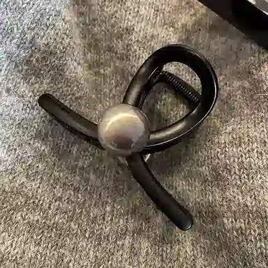 OFLY Pearl Claw Clip Black