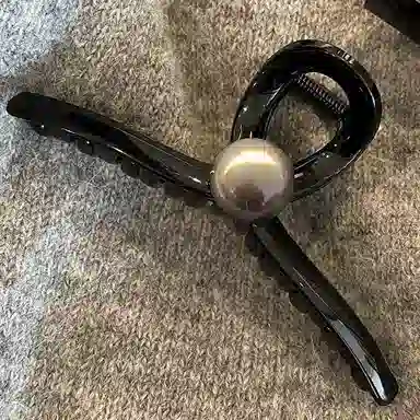 OFLY Pearl Claw Clip Black