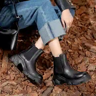 Safiya Chelsea Boots Black