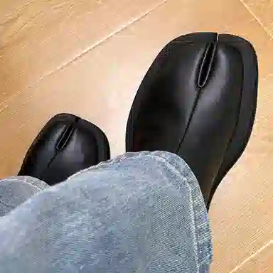 CROOKED CARD Tabi Sneakers