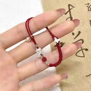 925