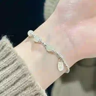 925