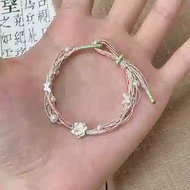 925