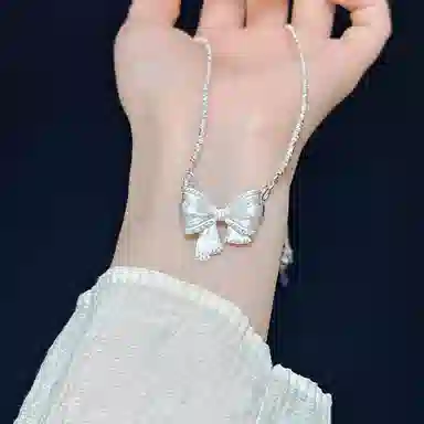 925