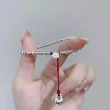 925