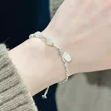 925