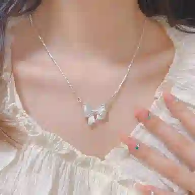 925