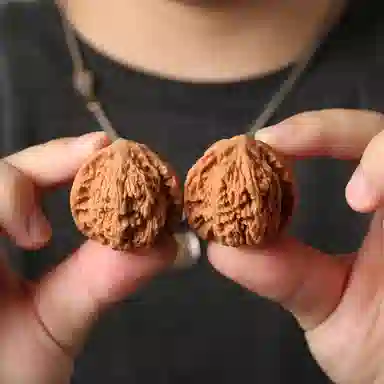 潘家园 蚂蚁沟狮子头 尖儿 宽边兜底 圆底微凹 小气门 大肚子 主筋粗犷  骨质佳 文玩核桃 核桃类手把件 男女同款情侣款