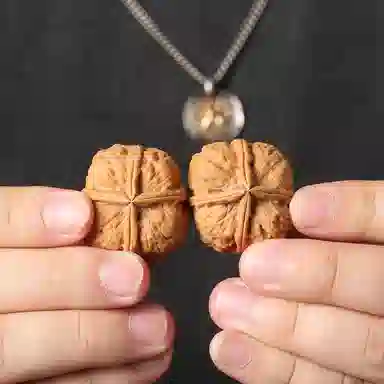 潘家园 野生铁核桃炸药包四棱 方方正正 棱形正十字 矮桩 皮骨硬朗 油性足 密度极大 文玩核桃 核桃类把件 男女同款情侣款