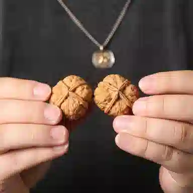 潘家园 野生铁核桃炸药包四棱 方方正正 棱形正十字 矮桩 皮骨硬朗 油性足 密度极大 文玩核桃 核桃类把件 男女同款情侣款