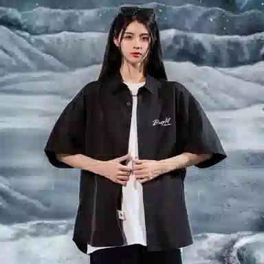 三体 水滴末日之战系列 简约休闲字母印花纯色翻领开衫美式复古宽松高街潮牌时尚百搭舒适学生多巴胺薄短袖衬衫 男女同款