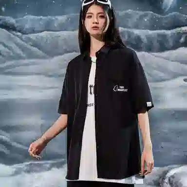 三体 水滴系列 简约基础字母印花宽松翻领开衫纯色休闲小清新美式复古高街潮牌时尚舒适透气薄款多巴胺短袖衬衫 男女同款