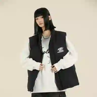 三体 不要回答系列 美式复古简约纯色基础款字母印花立领宽松休闲厚款保暖百搭舒适户外城市风马甲 男女同款