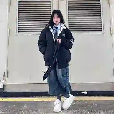 三体 红岸基地系列 含挎包字母徽章印花纯色基础款宽松美式户外防风防水休闲保暖加厚潮牌个性时尚面包服立领羽绒服 男女同款