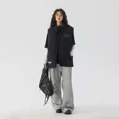 三体 文明系列 美式复古简约基础款字母印花立领保暖加厚柔软舒适休闲百搭户外工装机能风宽松无袖马甲 男女同款