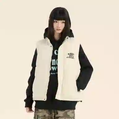 三体 不要回答系列 美式复古简约纯色基础款字母印花立领宽松休闲厚款保暖百搭舒适户外城市风马甲 男女同款