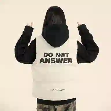 三体 不要回答系列 美式复古简约纯色基础款字母印花立领宽松休闲厚款保暖百搭舒适户外城市风马甲 男女同款