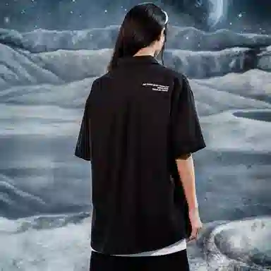 三体 水滴系列 简约基础字母印花宽松翻领开衫纯色休闲小清新美式复古高街潮牌时尚舒适透气薄款多巴胺短袖衬衫 男女同款