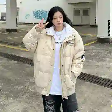 三体 红岸基地系列 含挎包字母徽章印花基础款宽松户外防水防风休闲保暖加厚立领羽绒服 男女同款