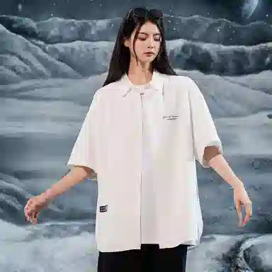 三体 不要回答系列 简约字母印花基础翻领开衫休闲宽松百搭美式复古高街潮牌时尚舒适学生多巴胺透气薄款短袖衬衫 男女同款