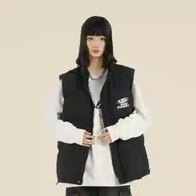 三体 不要回答系列 美式复古简约纯色基础款字母印花立领宽松休闲厚款保暖百搭舒适户外城市风马甲 男女同款