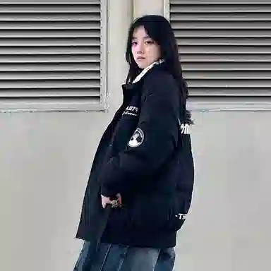 三体 红岸基地系列 含挎包字母徽章印花基础款宽松户外防水防风休闲保暖加厚立领羽绒服 男女同款