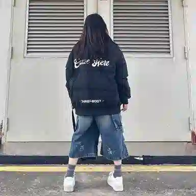 三体 红岸基地系列 含挎包字母徽章印花基础款宽松户外防水防风休闲保暖加厚立领羽绒服 男女同款