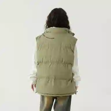 三体 问题系列 美式复古简约基础款字母印花休闲百搭立领保暖加厚柔软舒适户外工装机能风宽松无袖马甲 男女同款