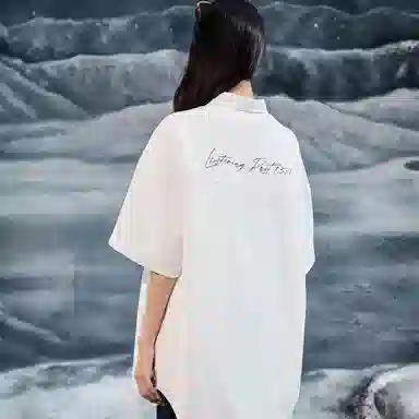 三体 不要回答系列 简约字母印花基础翻领开衫休闲宽松百搭美式复古高街潮牌时尚舒适学生多巴胺透气薄款短袖衬衫 男女同款