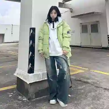 三体 红岸基地系列 含挎包字母徽章印花基础款宽松户外防水防风休闲保暖加厚立领羽绒服 男女同款